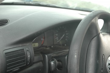 O şoferiţă vitezomană s-a răsturnat cu maşina pe DN 2A